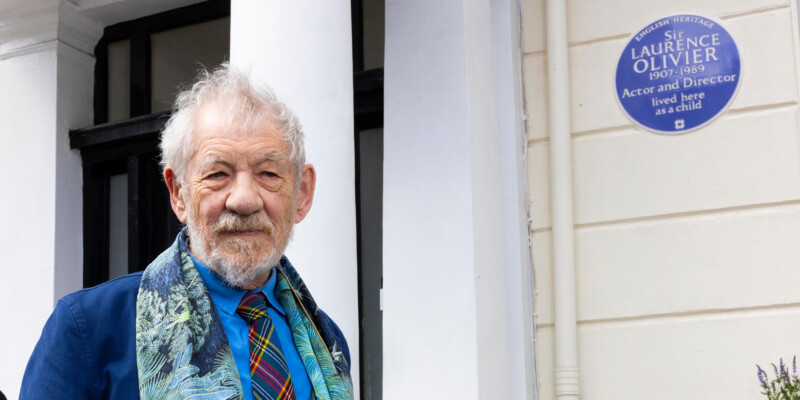 Blue plaque unveiled in honour of Sir Laurence Olivier